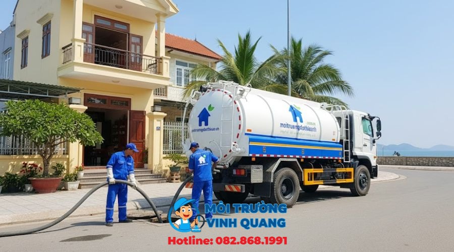 Hút hầm cầu Quận 1 uy tín, giá rẻ 24/7 | Môi Trường Vinh Quang. Alo ngay: 082.868.1991